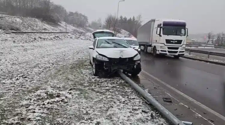 STOP kadras iš „Hibridinis paparacas“ vaizdo įrašo