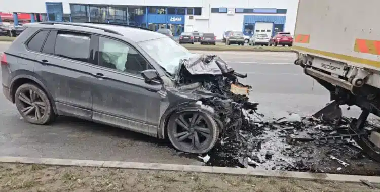 STOP kadras iš „Hibridinis paparacas“ vaizdo įrašo