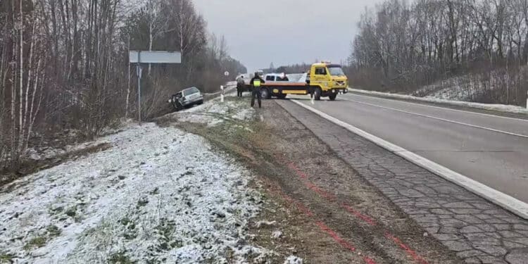 STOP kadras iš „Hibridinis paparacas“ vaizdo įrašo