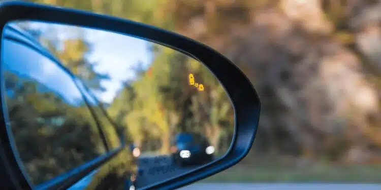 Veikianti aklosios zonos stebėjimo sistema akloji zona automobilio veidrodelis