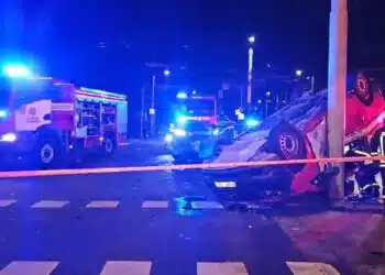 Vilniuje Žirmūnų, Šilo ir Minties gatvėse per susidūrimą apvirto ugniagėsių automobilis