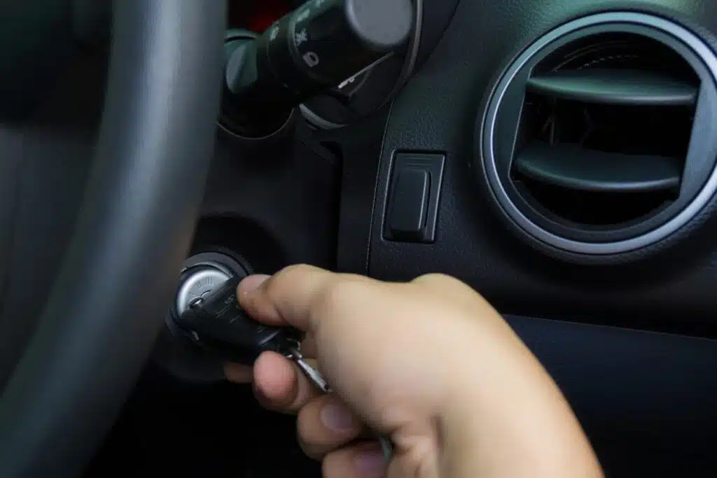 automobilio raktas spyna uzvedimas