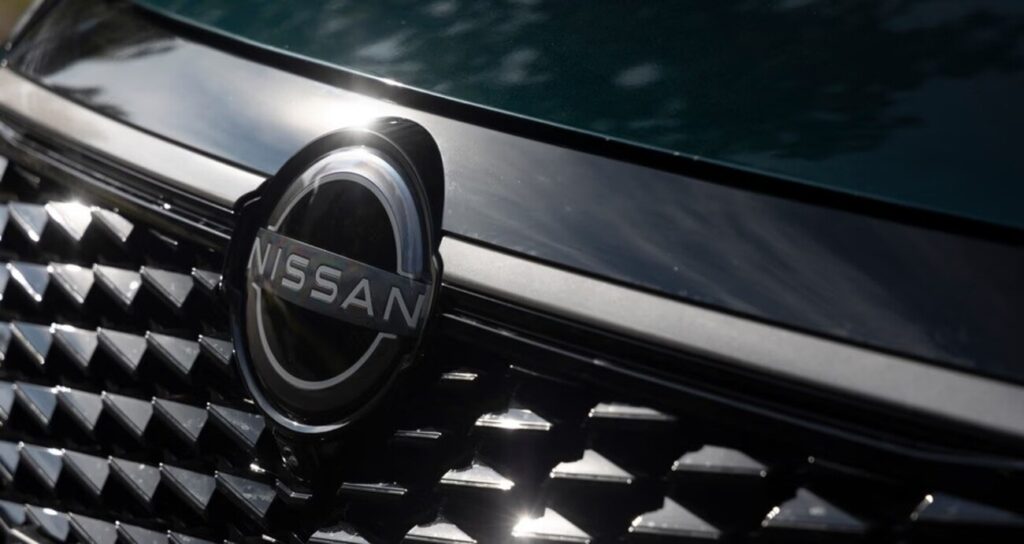 nissan logotipas