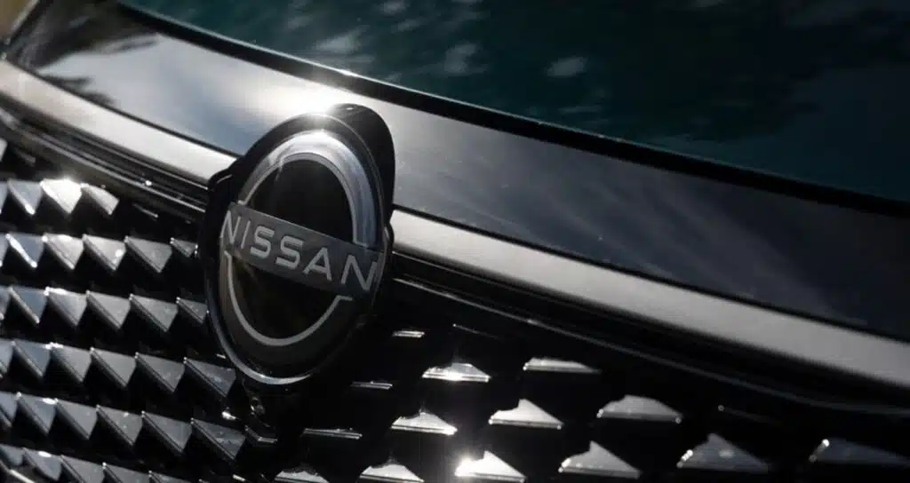 nissan logotipas