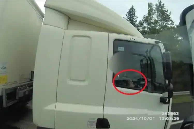 policijos nezymetas vilkikas didziojoje britanijoje anglijoje