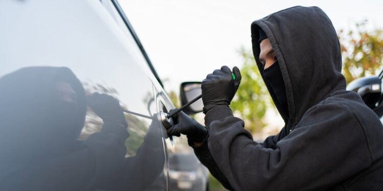 vagis banado patekti i automobili automobilis spyna