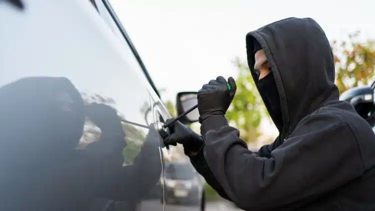 vagis banado patekti i automobili automobilis spyna