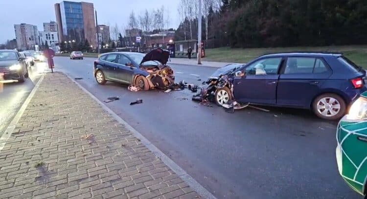 STOP kadras iš „Hibridinis paparacas“ vaizdo įrašo