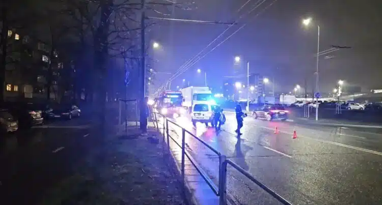 STOP kadras iš „Hibridinis paparacas“ vaizdo įrašo
