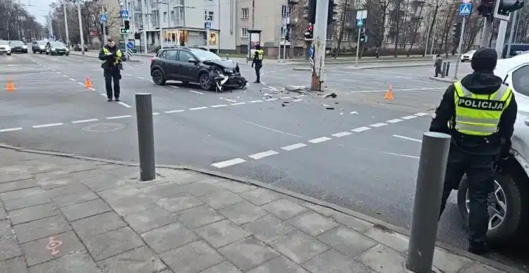 STOP kadras iš „Hibridinis paparacas“ vaizdo įrašo