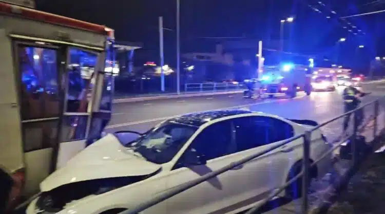 STOP kadras iš „Hibridinis paparacas“ vaizdo įrašo