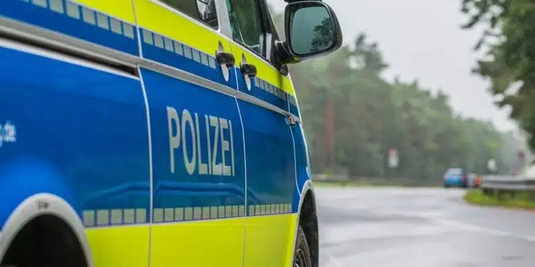 Policija Vokietijoje vokietijos policijos pareigunu tarnybinis automobilis