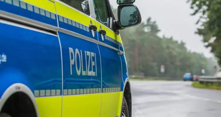 Policija Vokietijoje vokietijos policijos pareigunu tarnybinis automobilis