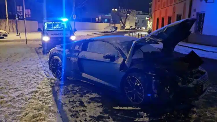 Prabangaus Audi R8 avarija Vilniuje Vairuotojas pabėgo iš įvykio vietos