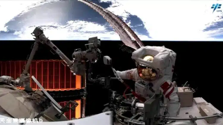 Taikonautai baigė ilgiausią išėjimą į atvirą kosmosą Jie sumušė NASA rekordą CMSEO medžiaga spaudai