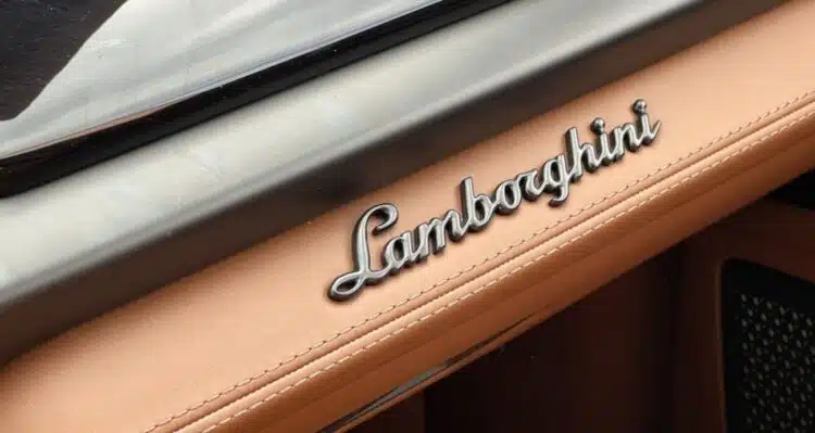 lamborghini uzrasas