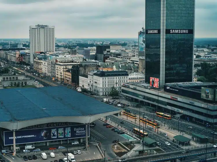 samsung pastatas varsuvoje lenkija
