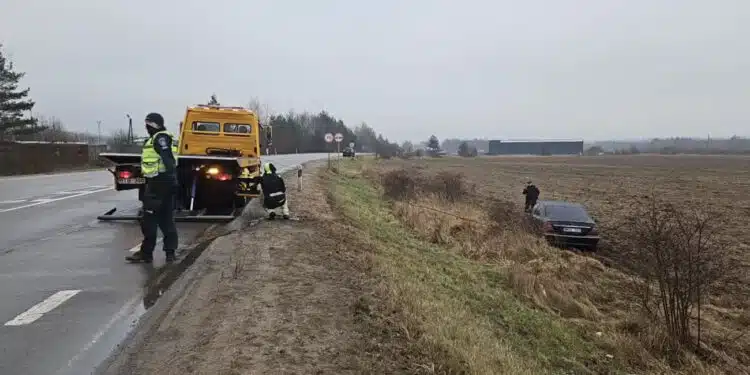 STOP kadras iš „Hibridinis paparacas“ vaizdo įrašo