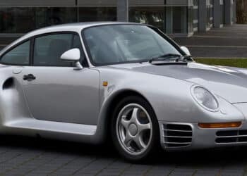 Billo Gateso kova dėl galimybės vairuoti nelegalų „Porsche 959”