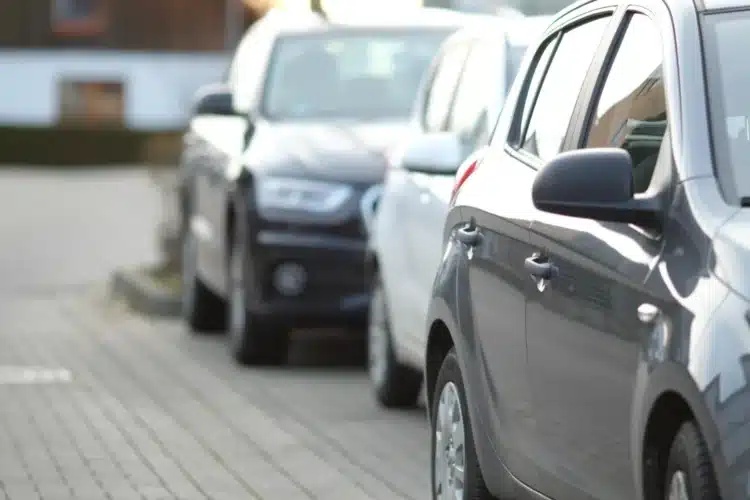 automobiliai parkingas parkavimo vietos