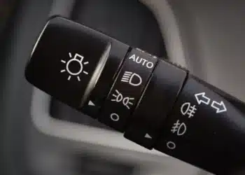 automobilio zibintu rankenele svirtis