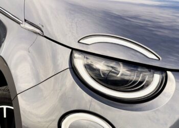fiat 500e priekinis zibintas