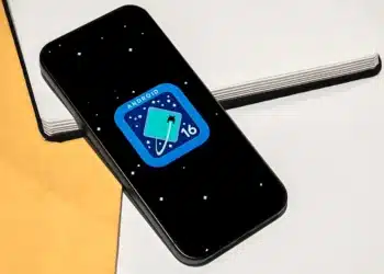 google android tamsusis rezimas tamsi tema juodas ekranas ismanusis telefonas