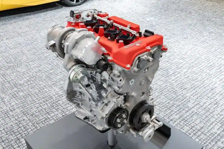 naujas dviejų litrų toyota variklis