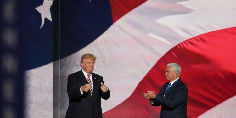 prezidentas donaldas trumpas ir viceprezidentas mike pence