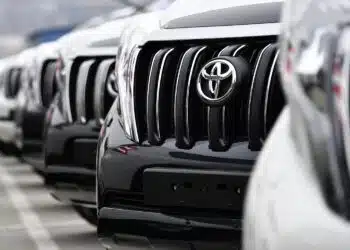 toyota logotipas visureigis visureigiai