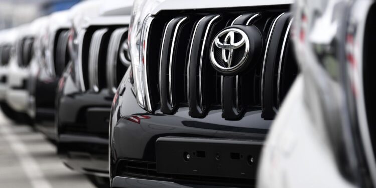 toyota logotipas visureigis visureigiai