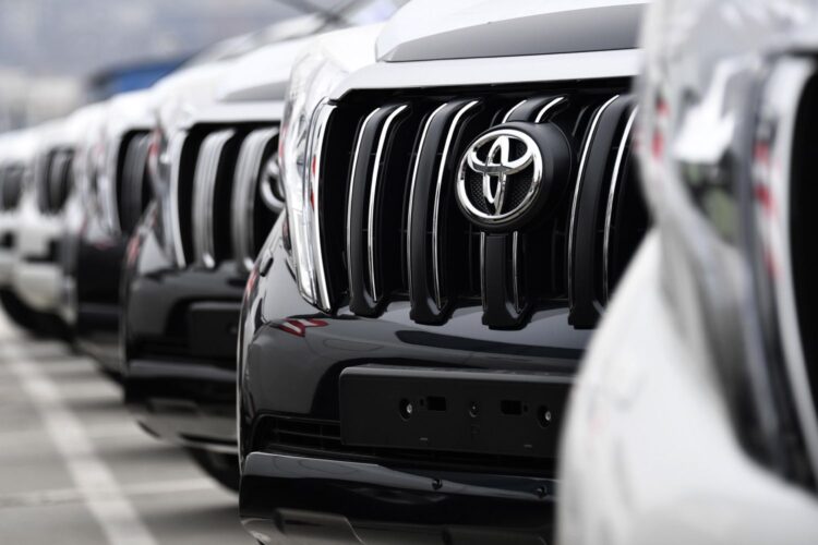 toyota logotipas visureigis visureigiai