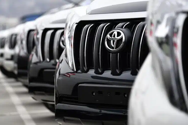 toyota logotipas visureigis visureigiai