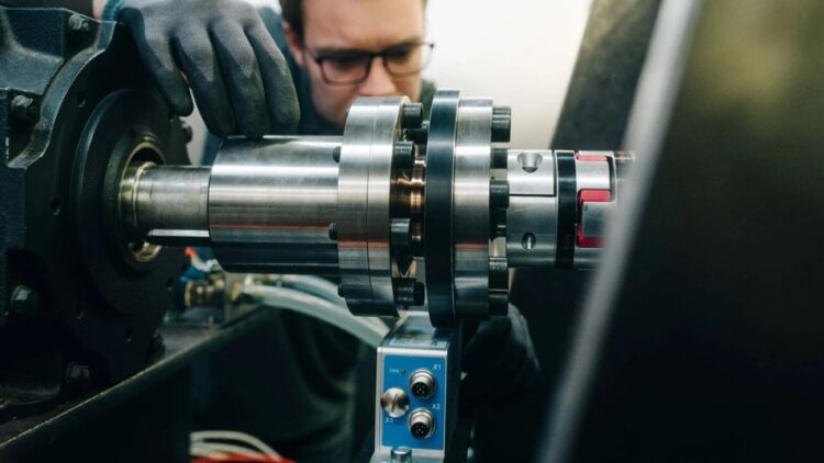 DeepDrive dviejų rotorių elektromobilio variklis