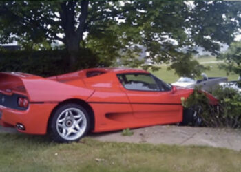 Pavogtas, parduotas, sudaužytas: Neįtikėtina „Ferrari F50“ istorija