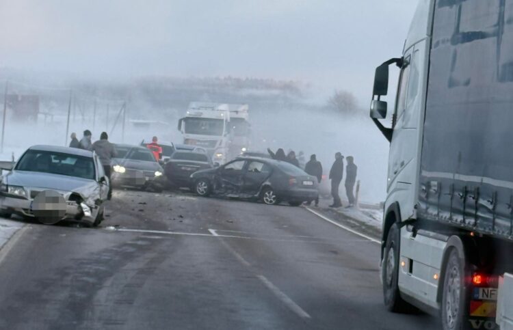 Kelių Chaosas Avarija netoli Vilniaus paralyžiavo eismą