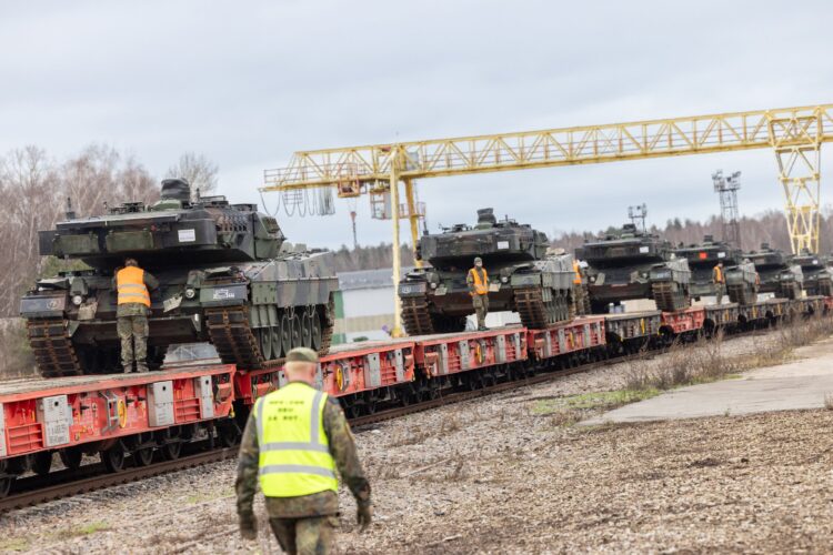 Lietuva stiprina karinį mobilumą Palemone stebėti NATO krovos darbai