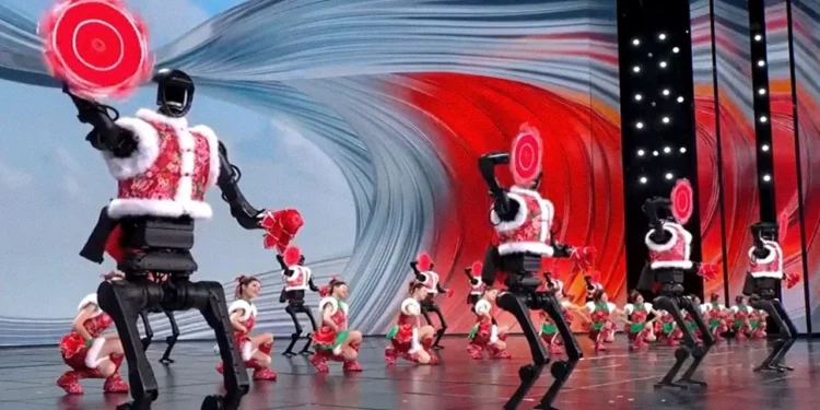 Robotų sukilimas Humanoidas atakavo žmones per festivalį Kinijoje
