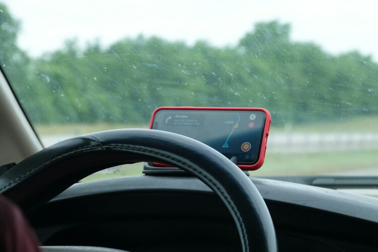 automobilio vairas navigacija ismanusis telefonas waze