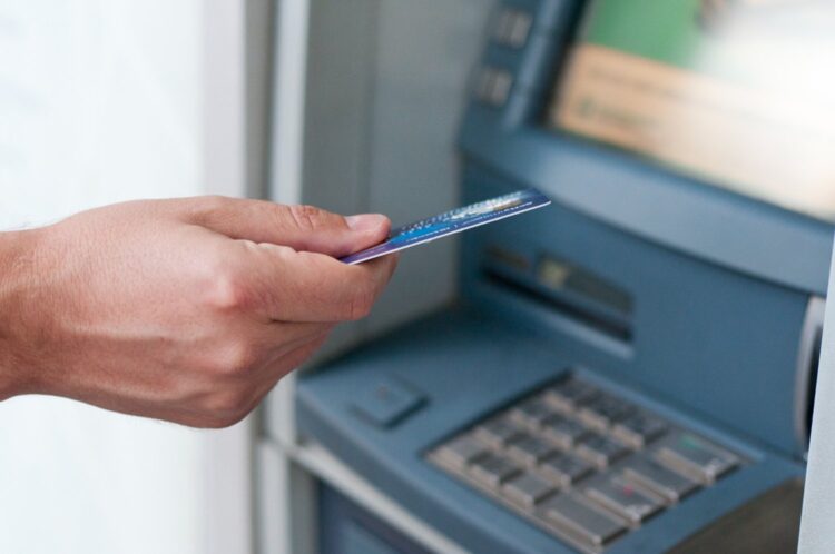 bankomatas banko kortele