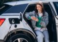 hibridinis automobilis visureigis elektromobilis ikraunamas