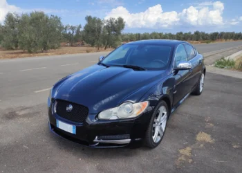 jaguar xf automobilis