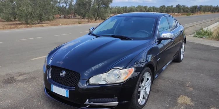 jaguar xf automobilis