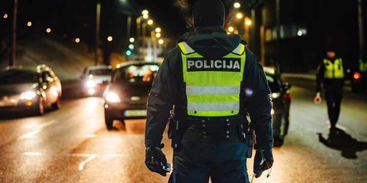policijos pareigunas reidas automobiliai