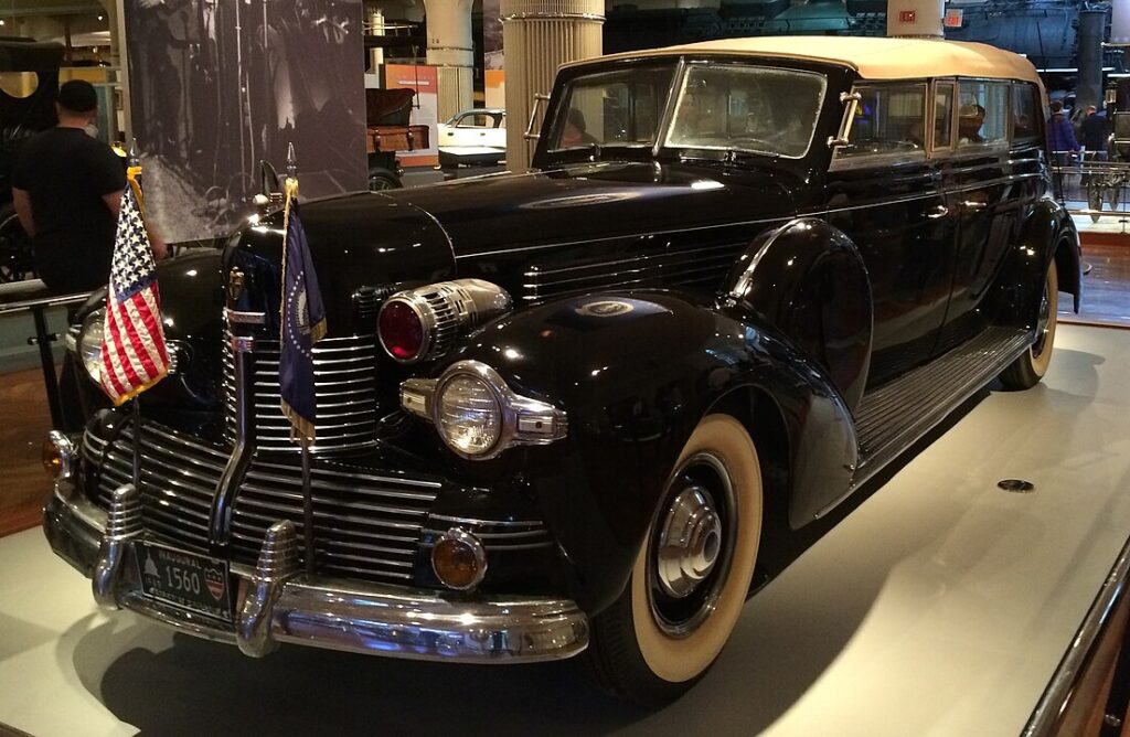 1103px FDRs Presidential Limousine 11700978126 cropped
