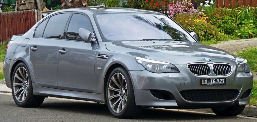 1280px 2007 2010 BMW M5 E60 sedan 01