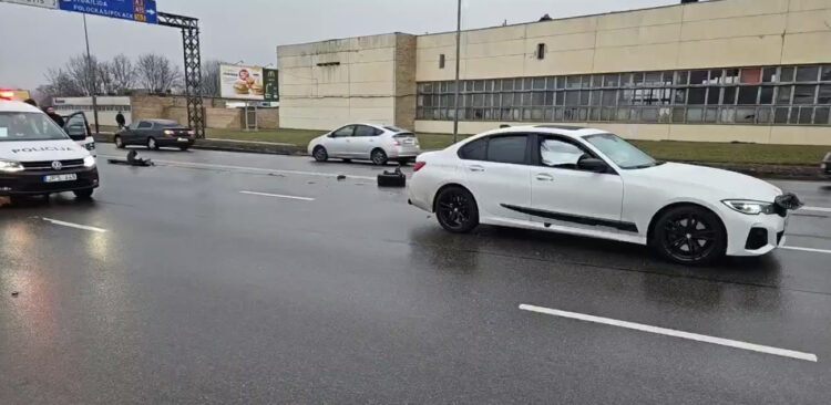 STOP kadras iš „Hibridinis paparacas“ vaizdo įrašo