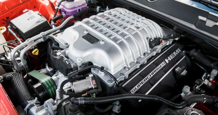 Dodge Challanger SRT su HEMI V8 6.2 varikliu išvystančiu 807 AG