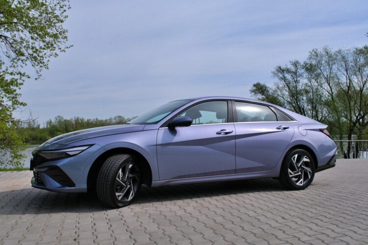 Hyundai Elantra 1.6 MPI