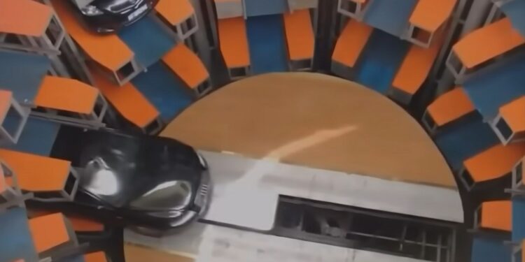 Neįtikėtinos Kinijos parkavimo sistemos kurios žavi pasaulį